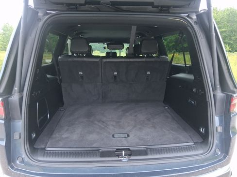 Used 2024 Jeep Wagoneer L Series II w/ Flexible Seating Group AWD/4WD image 18