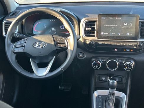 Certified 2025 Hyundai Venue SEL image 19