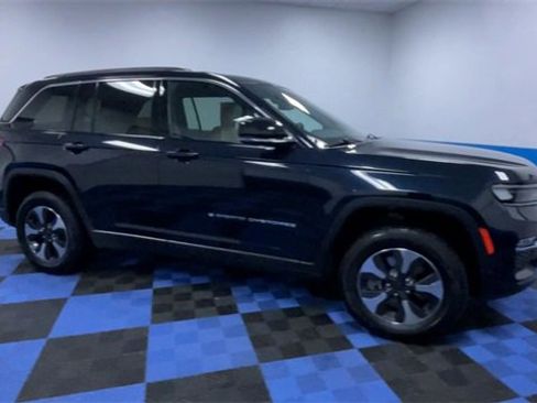 Used 2022 Jeep Grand Cherokee Limited 4xe w/ Luxury Tech Group II image 2
