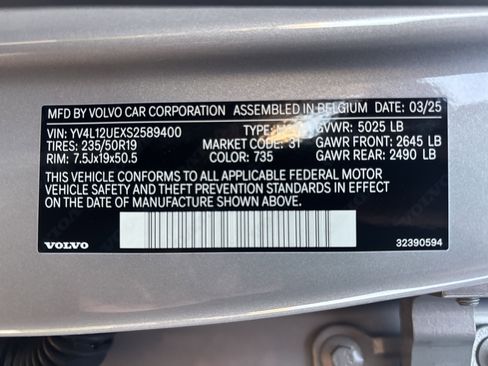 Used 2025 Volvo XC40 B5 Plus image 36