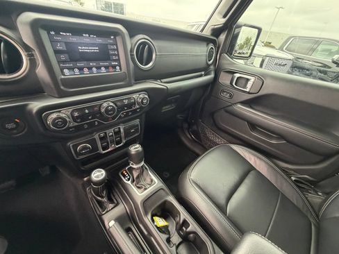 Used 2018 Jeep Wrangler Unlimited Sahara w/ Dual Top Group AWD/4WD image 30