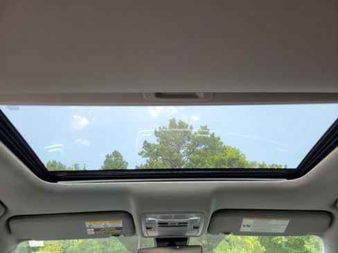 Used 2019 Toyota Highlander XLE FWD image 21