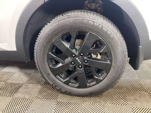 Used 2023 Kia Sorento S image 22