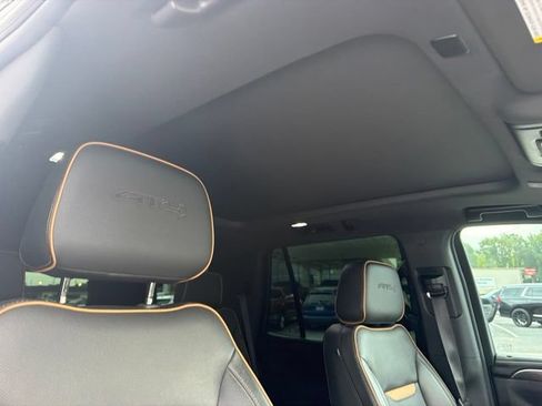 Used 2022 GMC Yukon AT4 w/ Technology Package AWD/4WD image 9