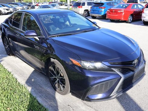 Used 2022 Toyota Camry SE FWD image 6