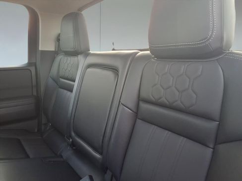 Used 2024 Nissan Frontier SL image 26