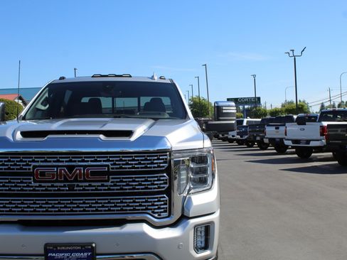 Used 2020 GMC Sierra 3500 Denali w/ Denali Ultimate Package AWD/4WD image 11