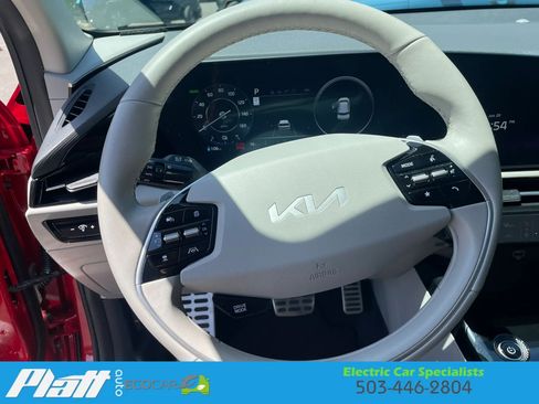 Used 2023 Kia Niro Wave w/ Wave Preserve Package FWD image 32