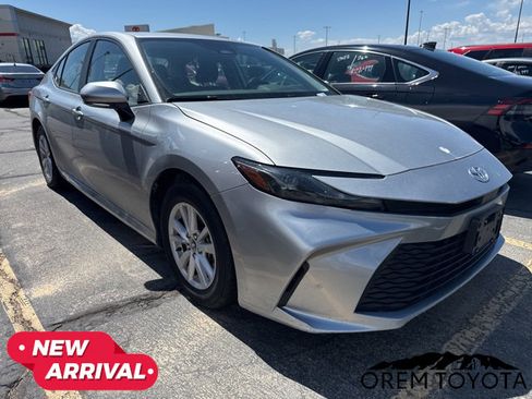 Used 2025 Toyota Camry Hybrid FWD image 11