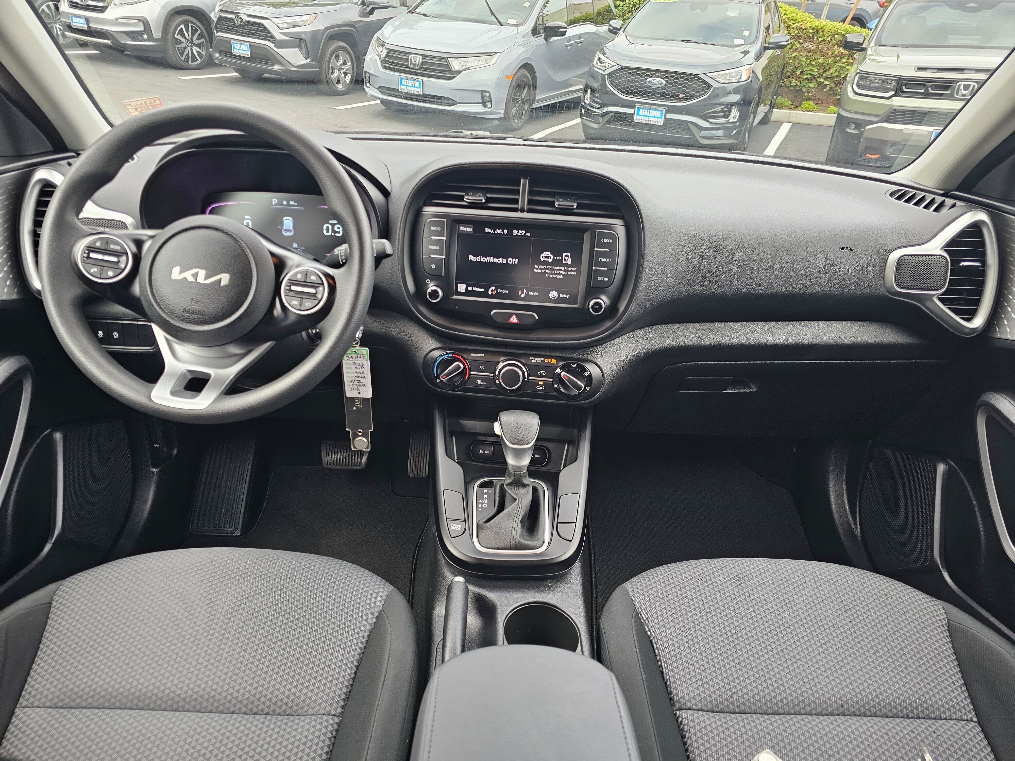 Used 2023 Kia Soul LX w/ LX Technology Package FWD image 20