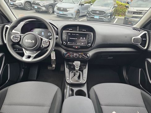 Used 2023 Kia Soul LX w/ LX Technology Package FWD image 20