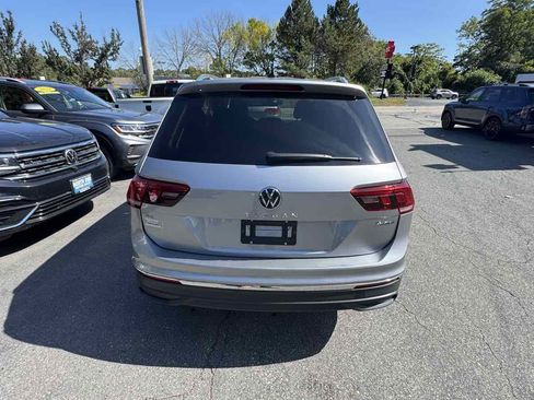 Used 2024 Volkswagen Tiguan SE image 10