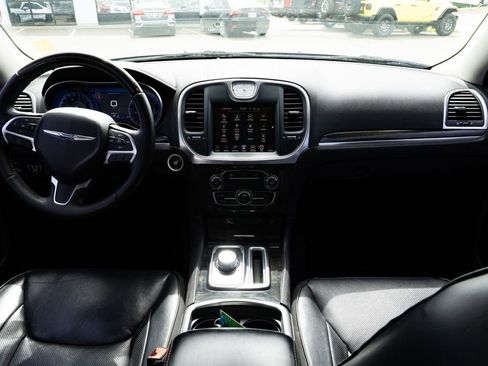 Used 2016 Chrysler 300 C RWD image 7
