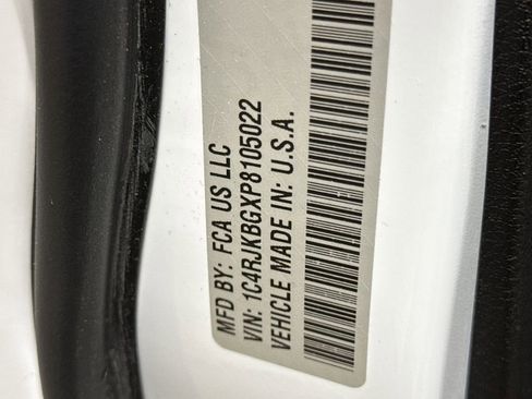 Used 2023 Jeep Grand Cherokee L Limited w/ Black Appearance Package image 30