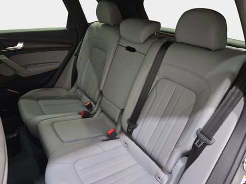 Used 2023 Audi Q5 2.0T Premium w/ Convenience Package image 14