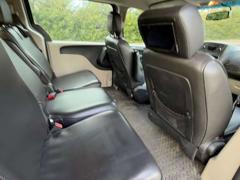 Used 2015 Dodge Grand Caravan American Value Package w/ UConnect Hands-Free Group image 27