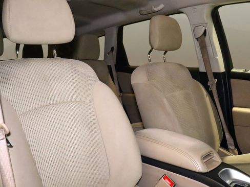 Used 2019 Dodge Journey SE image 21