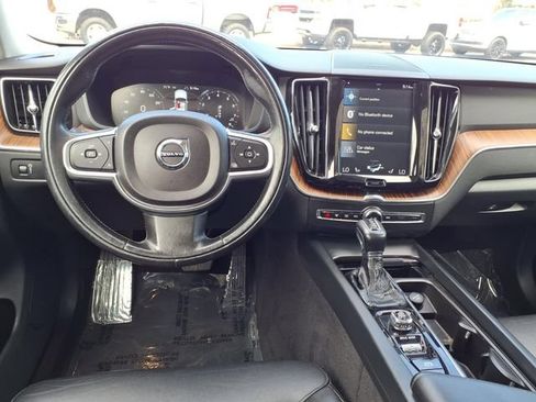 Used 2019 Volvo XC60 T6 Momentum w/ Protection Package Premier AWD/4WD image 9