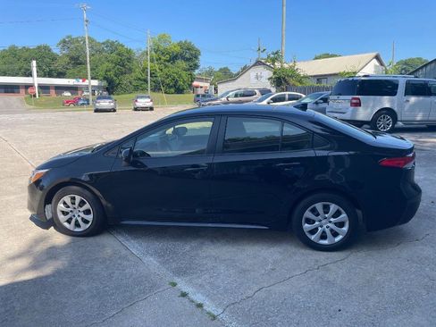 Used 2023 Toyota Corolla LE FWD image 4