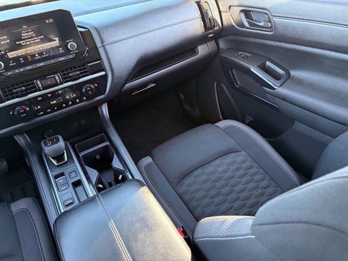 Used 2023 Nissan Pathfinder SV image 17