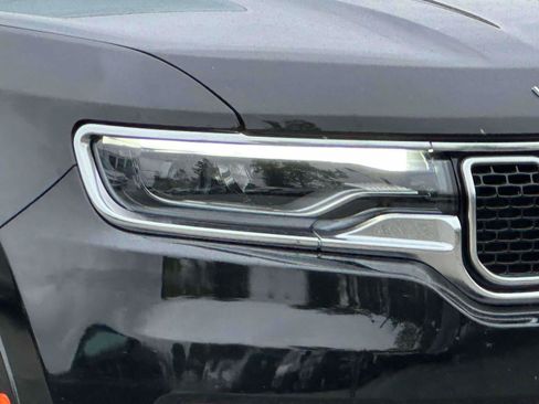 Used 2025 Jeep Wagoneer 4WD w/ Premium Group I image 8