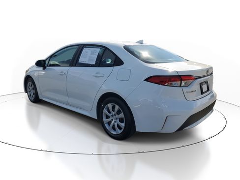 Used 2022 Toyota Corolla LE image 4