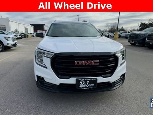 Used 2022 GMC Terrain SLT w/ Elevation Edition image 3