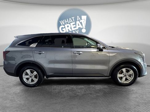 Certified 2024 Kia Sorento LX FWD image 2