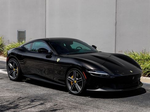 Used 2022 Ferrari Roma RWD image 7