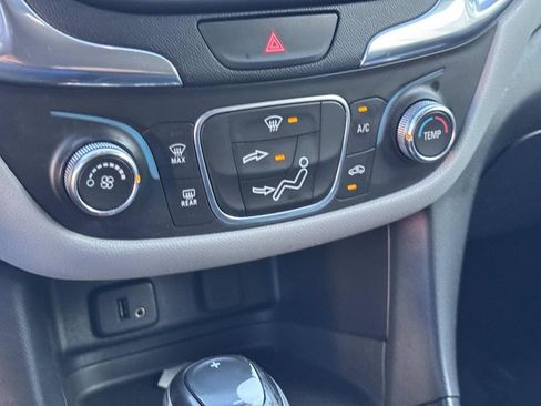 Used 2018 Chevrolet Equinox LS image 25