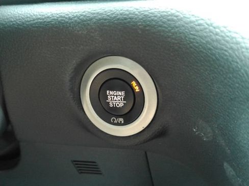 Used 2025 Chrysler Pacifica Limited FWD image 49