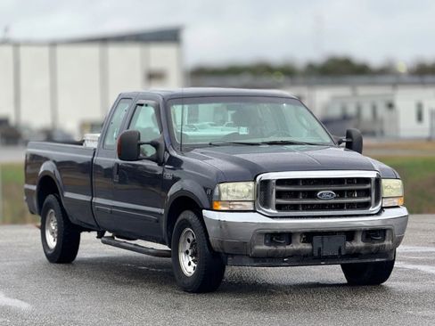 Used 2003 Ford F250 XL image 1