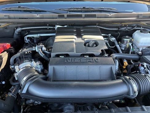 Certified 2024 Nissan Frontier SL image 21