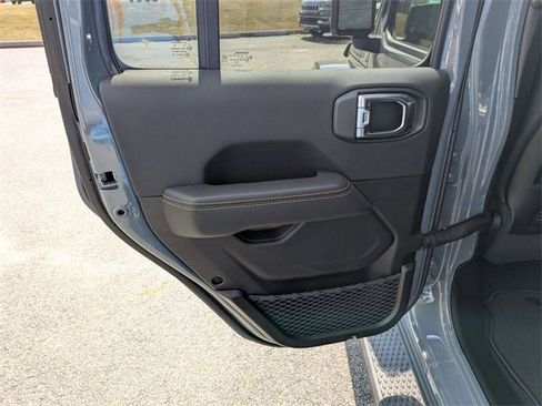 New 2025 Jeep Gladiator Sport image 28