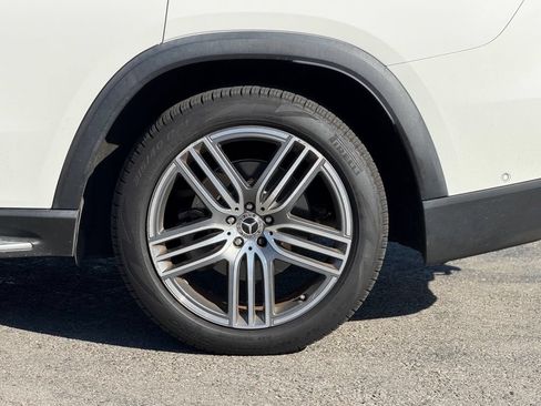 Used 2024 Mercedes-Benz GLS 450 4MATIC image 3