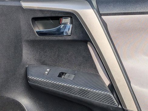 Used 2015 Toyota RAV4 XLE image 31