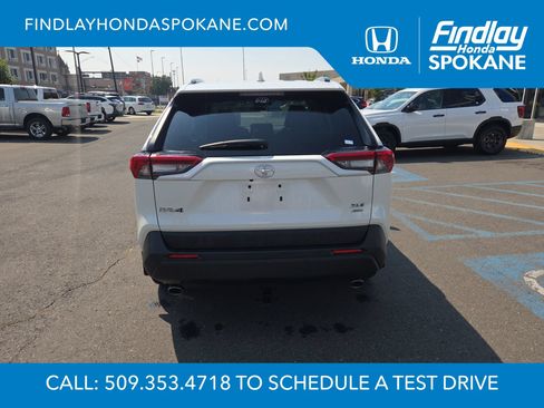 Used 2022 Toyota RAV4 XLE Premium AWD/4WD image 4