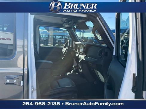 Used 2024 Jeep Wrangler Unlimited Rubicon w/ Safety Group image 14