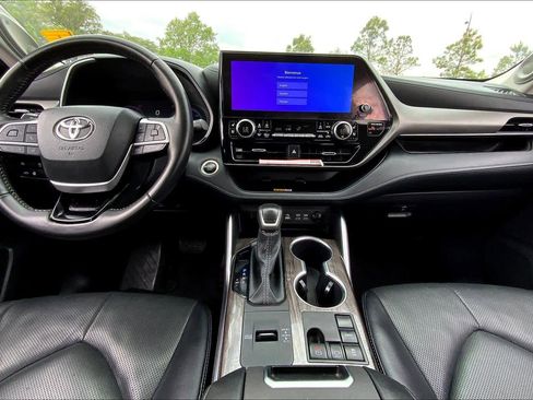Used 2025 Toyota Highlander Limited image 15