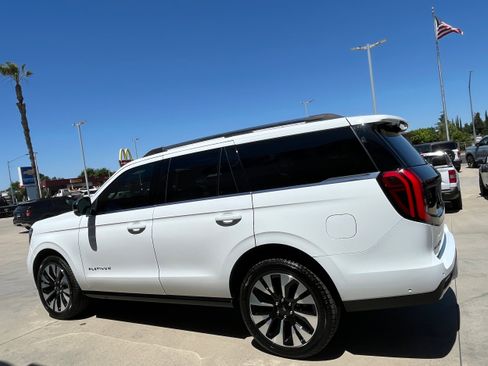 Certified 2025 Ford Expedition Platinum w/ Driver's Package AWD/4WD image 2