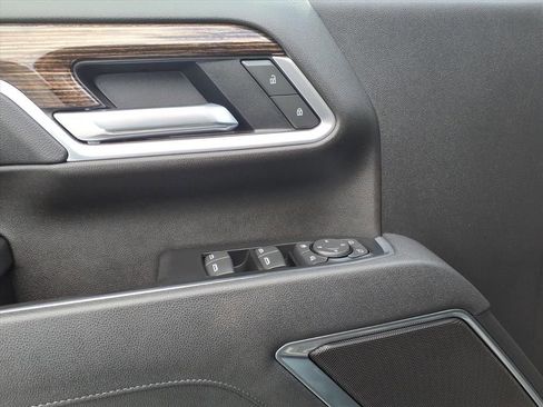 Used 2025 GMC Sierra 2500 SLE w/ SLE Value Package; image 4