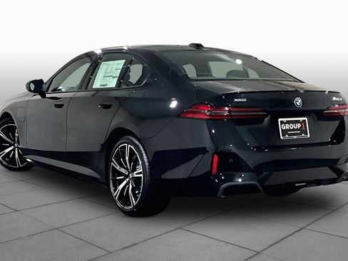 New 2027 BMW 550e xDrive w/ Premium Package AWD/4WD image 3