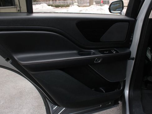 Used 2023 Lincoln Aviator AWD image 18