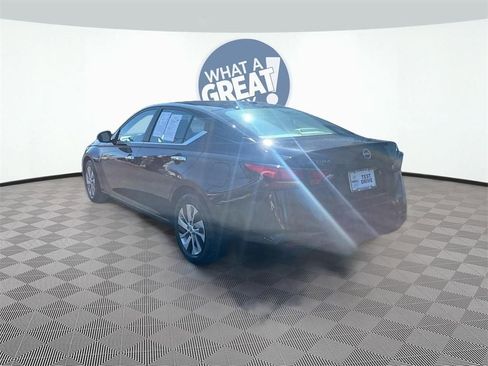 Used 2025 Nissan Altima 2.5 S FWD image 6