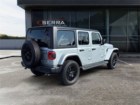Used 2024 Jeep Wrangler Sahara image 5