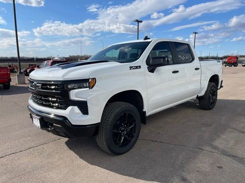 Used 2025 Chevrolet Silverado 1500 LT Trail Boss w/ Dark Appearance Package image 4