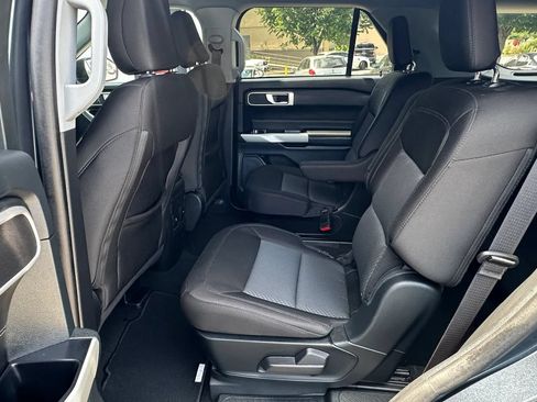 Used 2023 Ford Explorer XLT AWD/4WD image 14