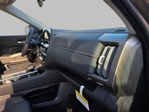 Used 2024 Nissan Pathfinder Platinum w/ Cargo Package image 16