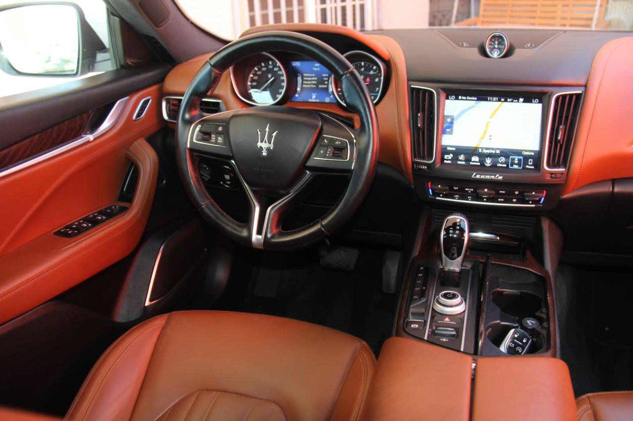 Used 2018 Maserati Levante GranLusso AWD/4WD image 10