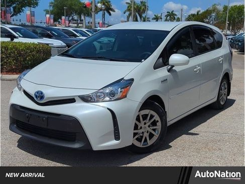 Certified 2017 Toyota Prius V Two FWD image 1